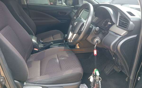 TOYOTA INNOVA G