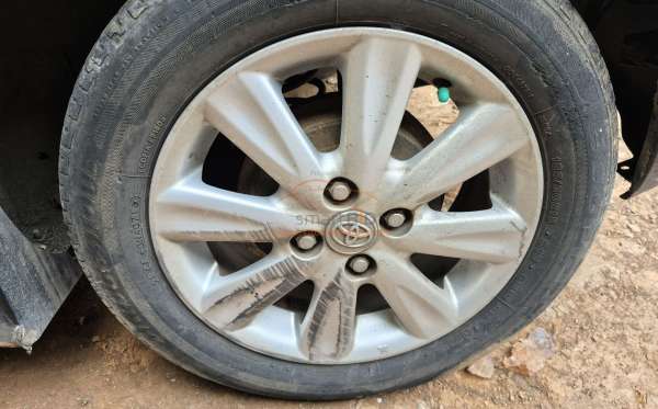 TOYOTA YARIS E