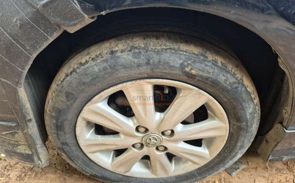 TOYOTA YARIS E