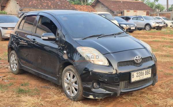 TOYOTA YARIS E