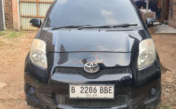 TOYOTA YARIS E