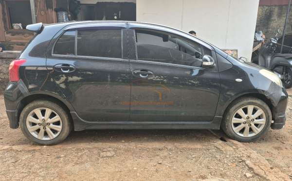 TOYOTA YARIS E