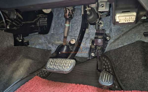 TOYOTA YARIS E
