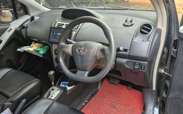 TOYOTA YARIS E
