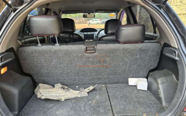 TOYOTA YARIS E