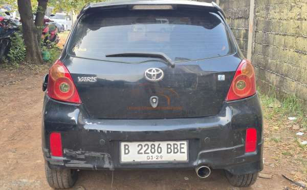 TOYOTA YARIS E