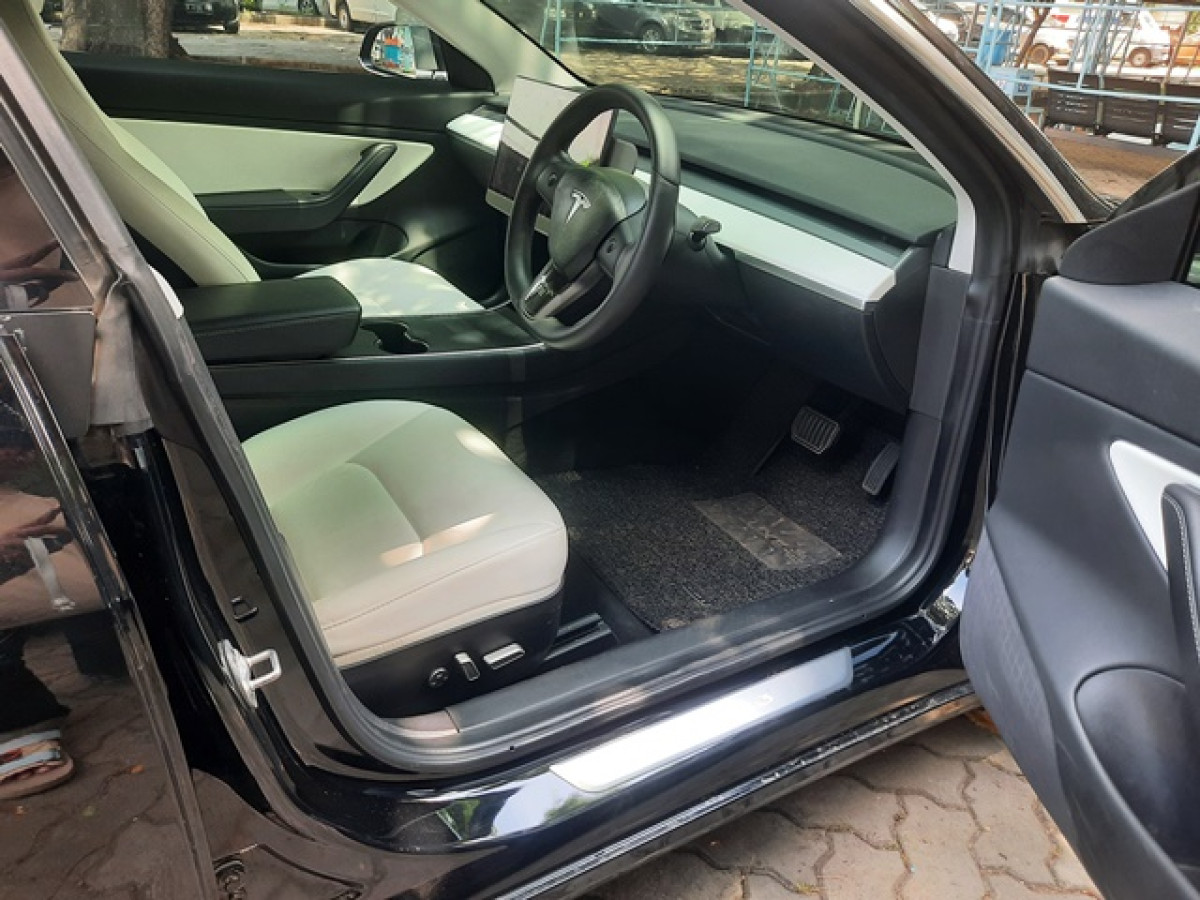 TESLA  TESLA 3