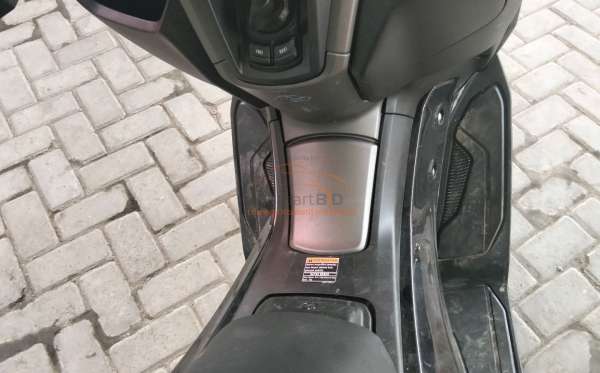 YAMAHA NMAX TRB