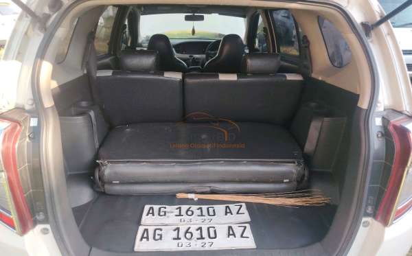 DAIHATSU SIGRA R