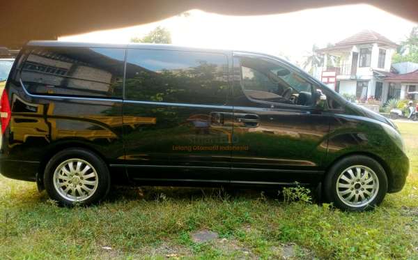HYUNDAI H-1 2.5 AT