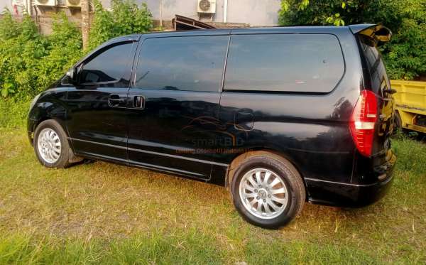 HYUNDAI H-1 2.5 AT
