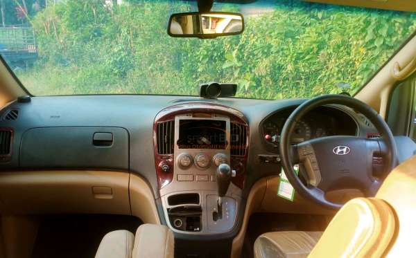 HYUNDAI H-1 2.5 AT