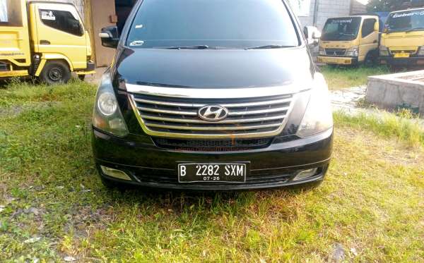 HYUNDAI H-1 2.5 AT