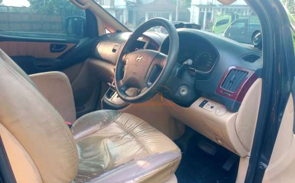 HYUNDAI H-1 2.5 AT