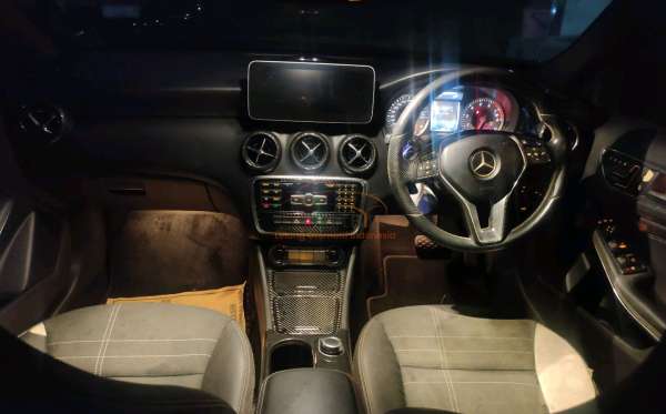 MERCEDES BENZ A 200