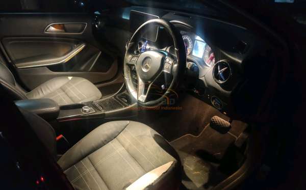 MERCEDES BENZ A 200