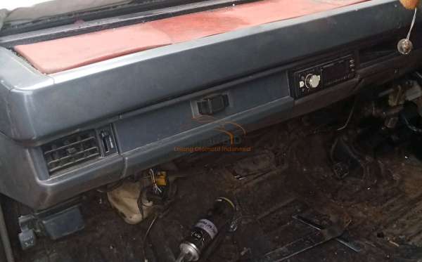MITSUBISHI L 300 PU
