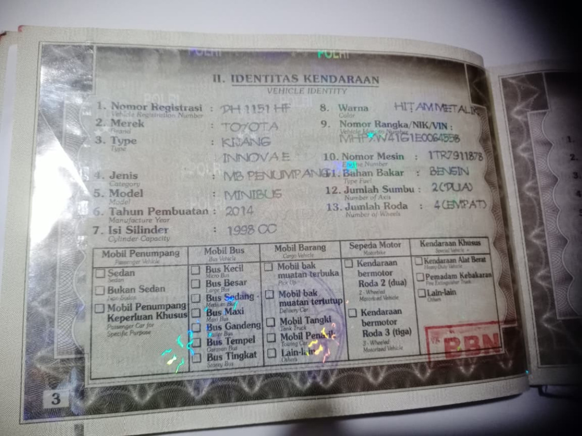 TOYOTA INNOVA E