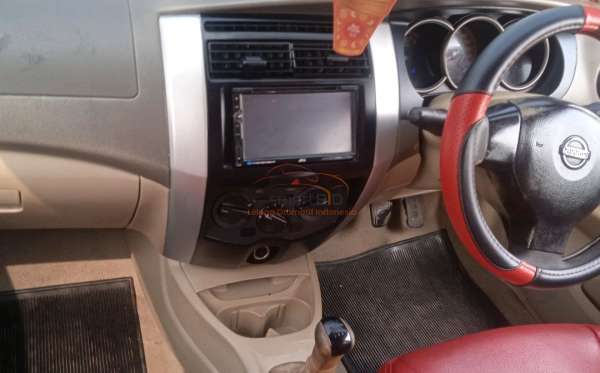 NISSAN GRAND LIVINA