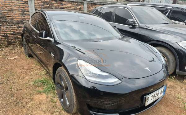 TESLA  MODEL 3