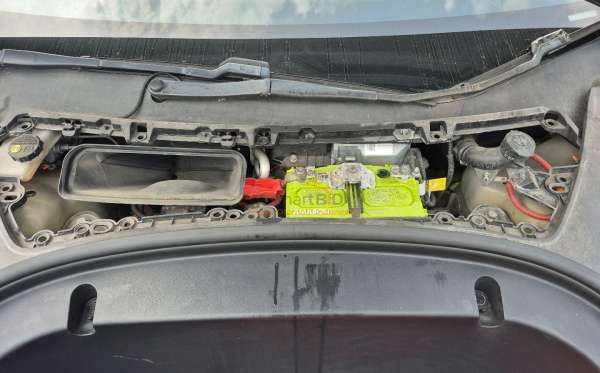 TESLA  MODEL 3