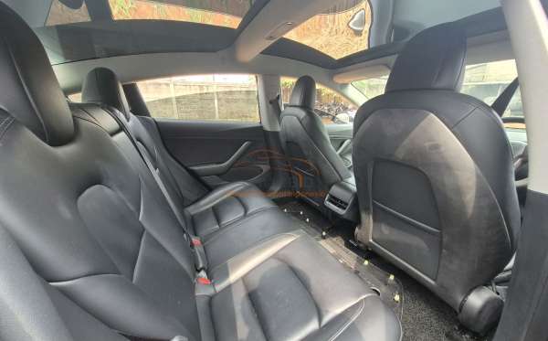 TESLA  MODEL 3
