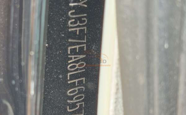 TESLA  MODEL 3