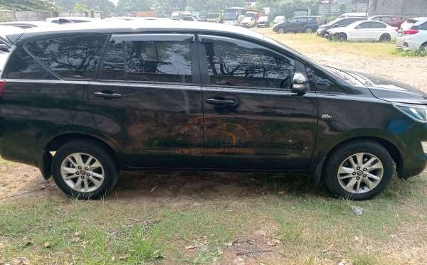 TOYOTA INNOVA 2.0 V
