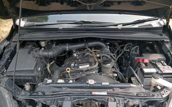 TOYOTA INNOVA 2.0 V