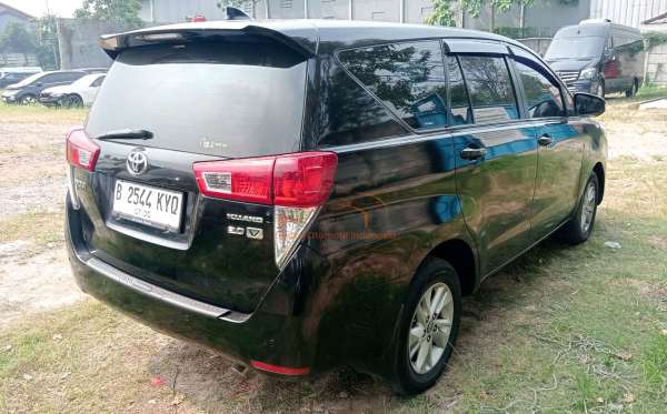 TOYOTA INNOVA 2.0 V
