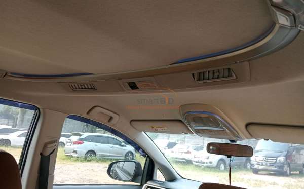 TOYOTA INNOVA 2.0 V
