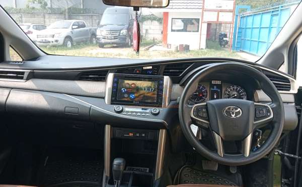 TOYOTA INNOVA 2.0 V