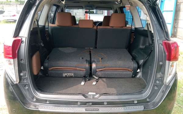 TOYOTA INNOVA 2.0 V