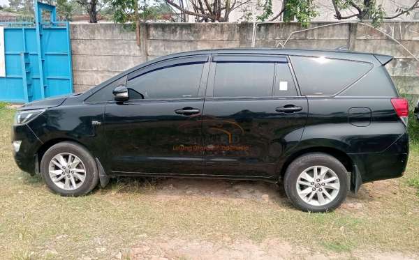 TOYOTA INNOVA 2.0 V