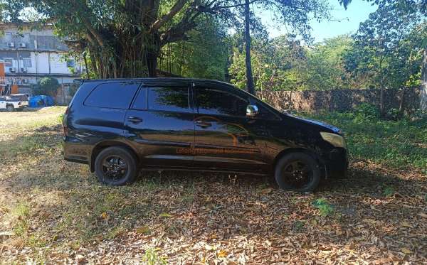 TOYOTA INNOVA E