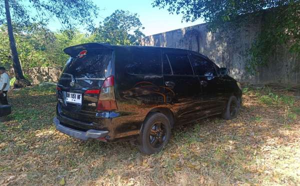 TOYOTA INNOVA E