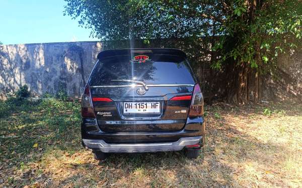 TOYOTA INNOVA E