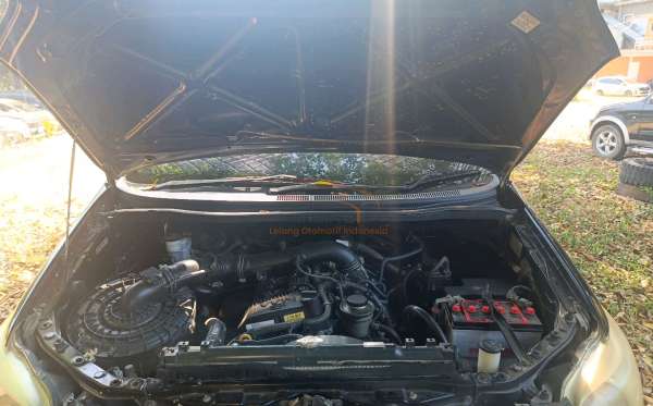 TOYOTA INNOVA E