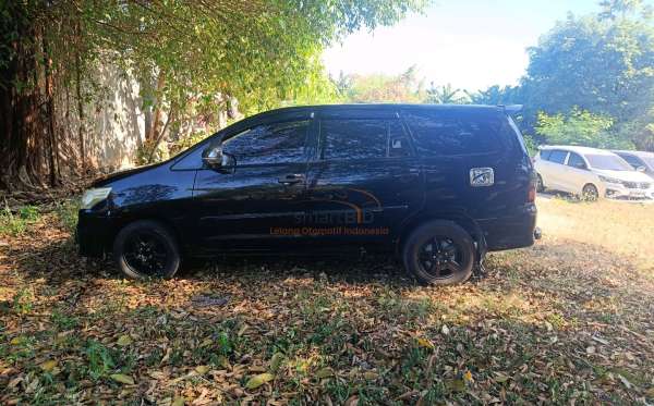 TOYOTA INNOVA E