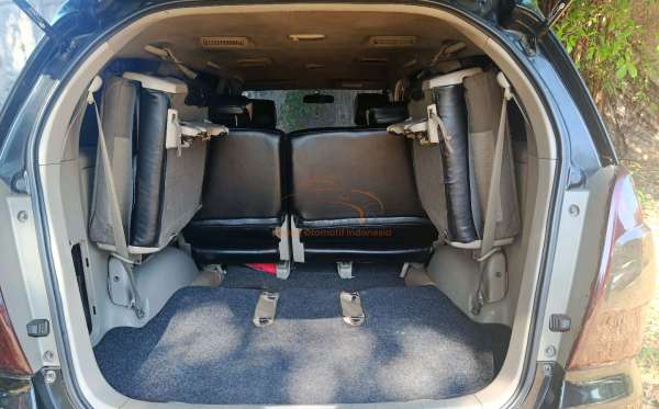 TOYOTA INNOVA E