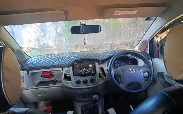 TOYOTA INNOVA E