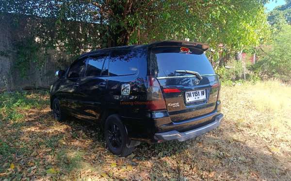 TOYOTA INNOVA E