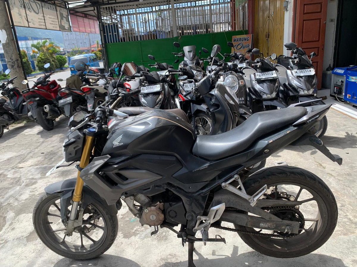 HONDA CB 150 R
