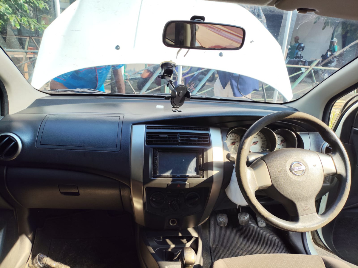 NISSAN GRAND LIVINA