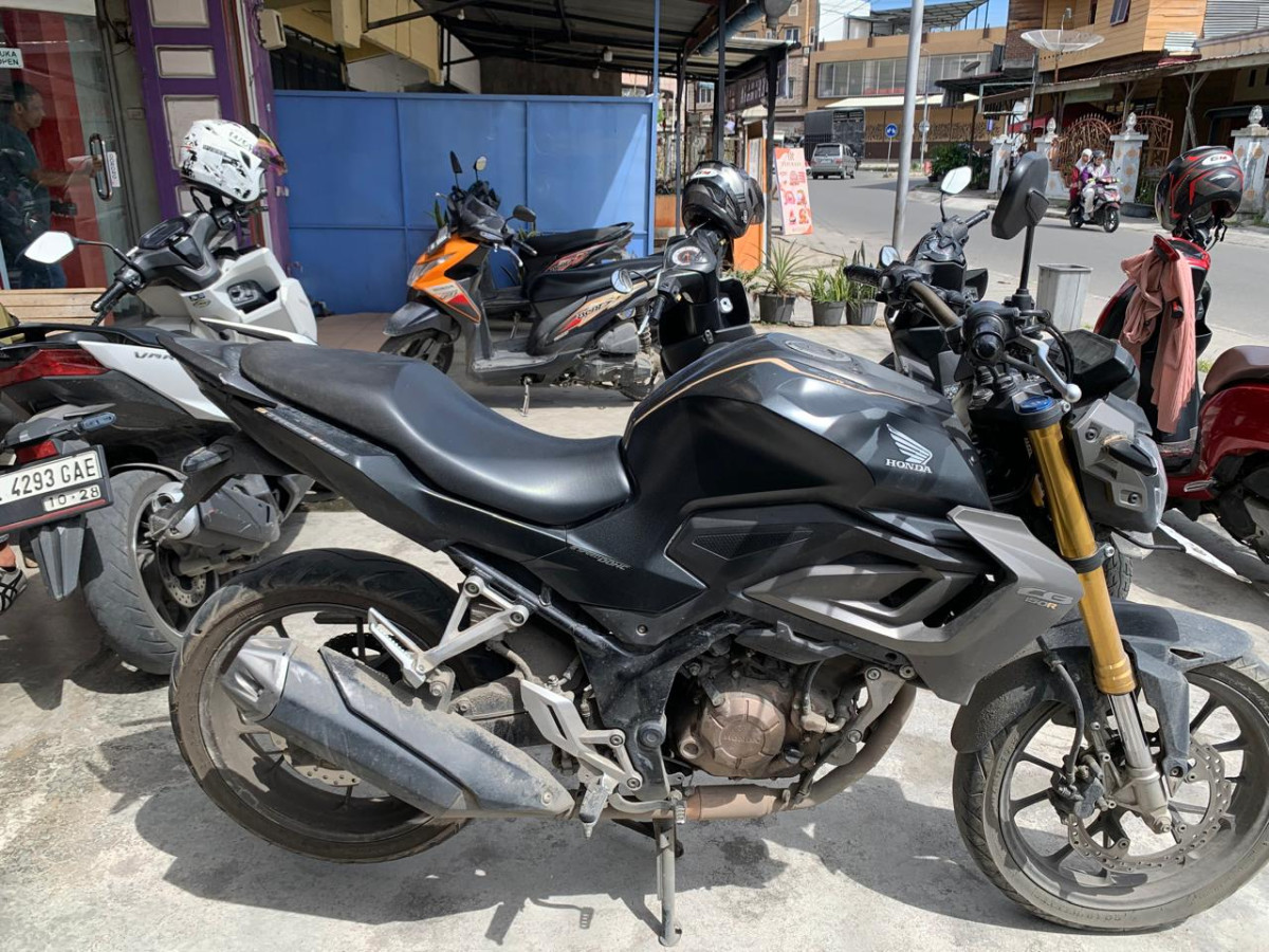 HONDA CB 150 R