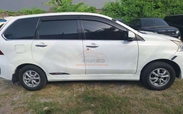 DAIHATSU XENIA