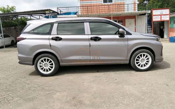 DAIHATSU XENIA