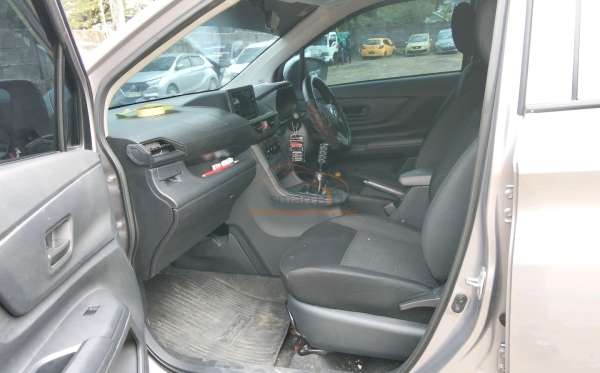 DAIHATSU XENIA