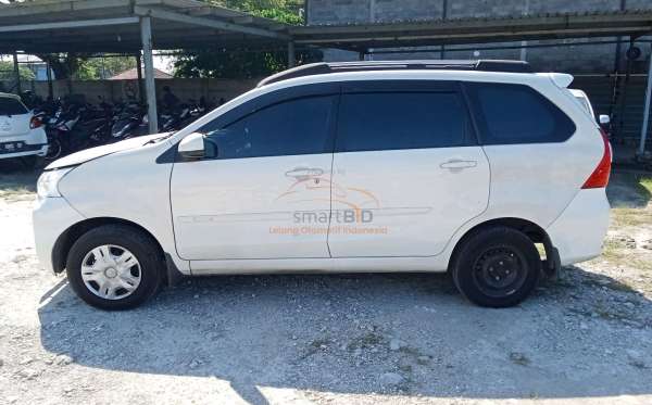 DAIHATSU  XENIA  R