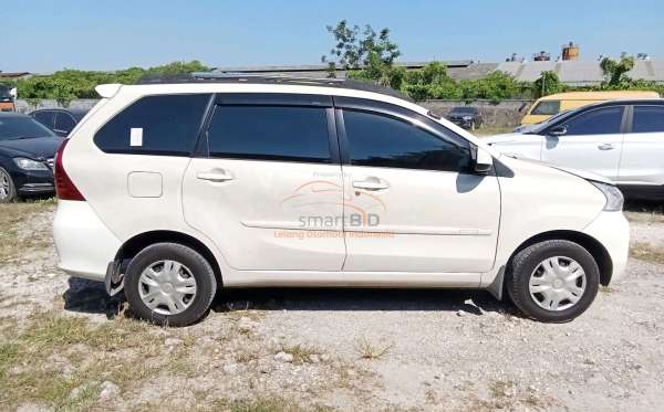 DAIHATSU  XENIA  R